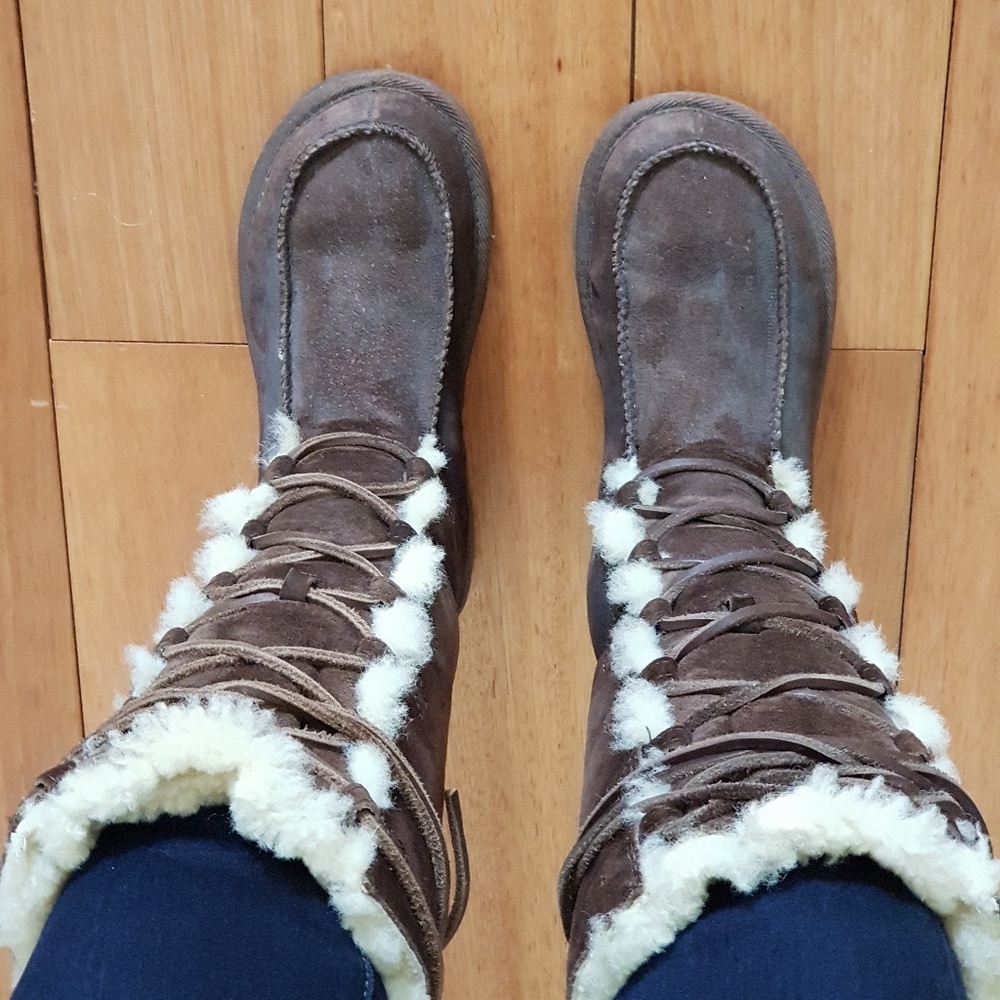 Ugg uptown boots in chocolate size US5